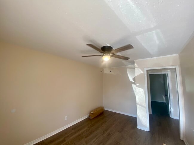 Building Photo - Peach St- 8 Plex