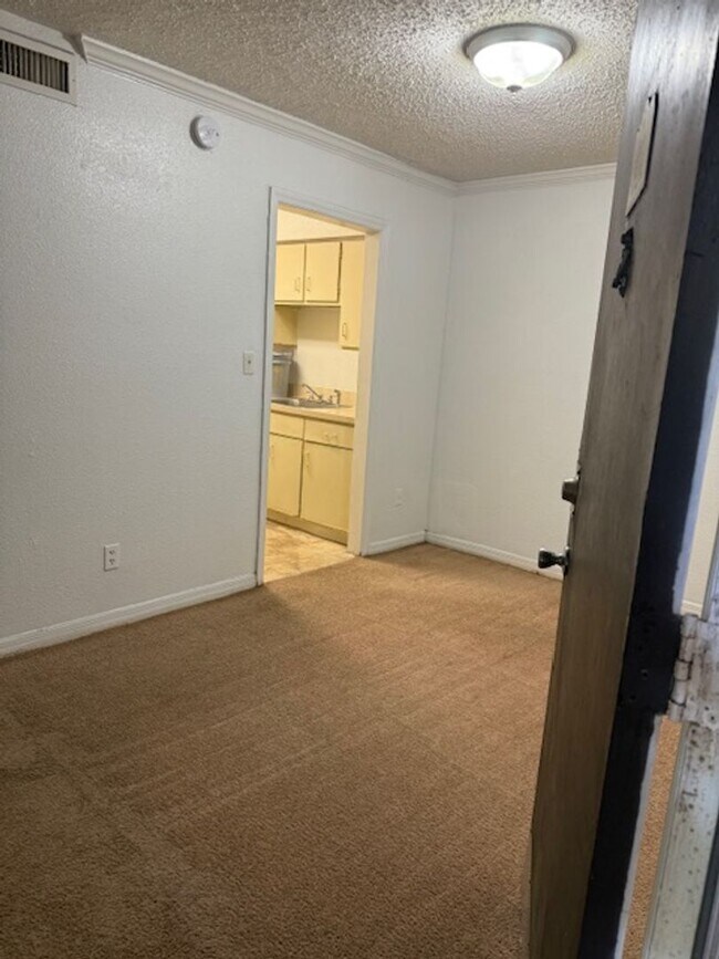 Building Photo - Ground Floor Two bedroom condo
