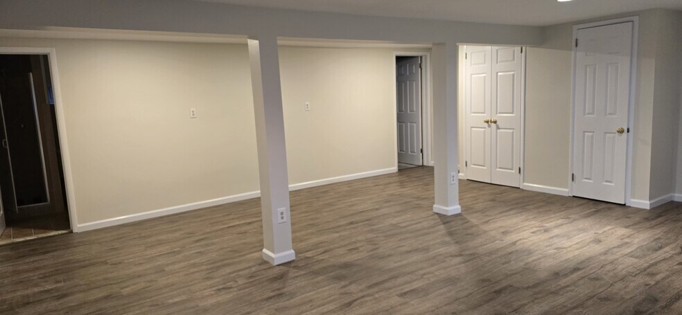 Building Photo - 409 Mayer Ct