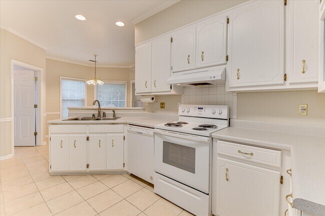 Building Photo - 2937 Hillcreek Dr