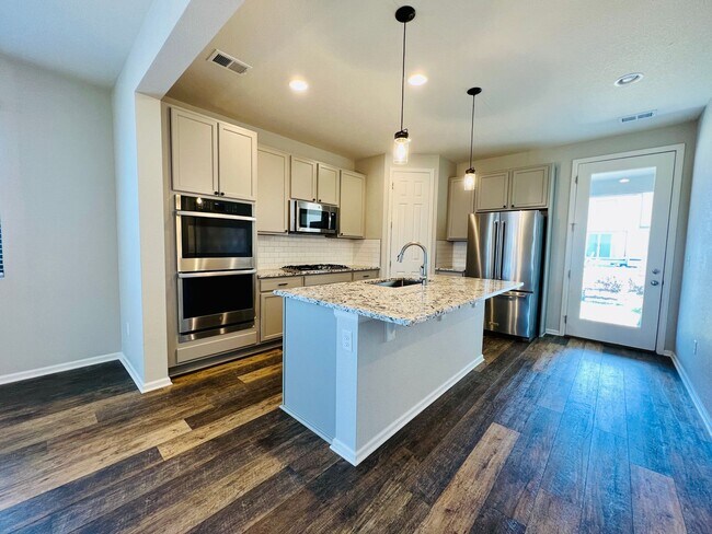 Building Photo - $0 DEPOSIT OPTION. INVITING 3 BED HOME IN ...