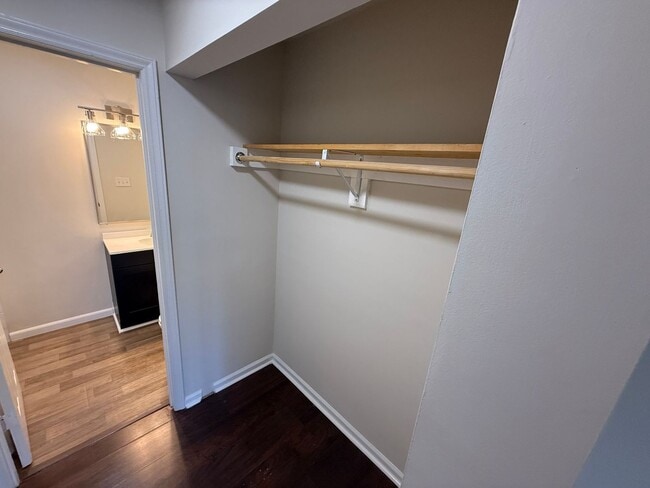 Building Photo - Beautiful Condo minutes from Uptown Charlotte