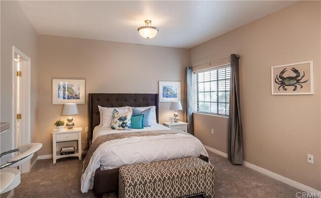 Building Photo - 328 Rosecrans Ave