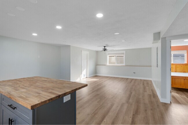 Building Photo - 1015 W 3000 N