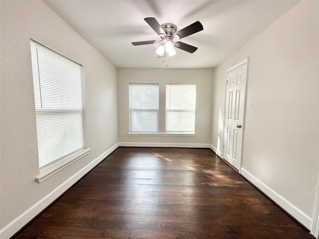 Building Photo - 620 E Magnolia St