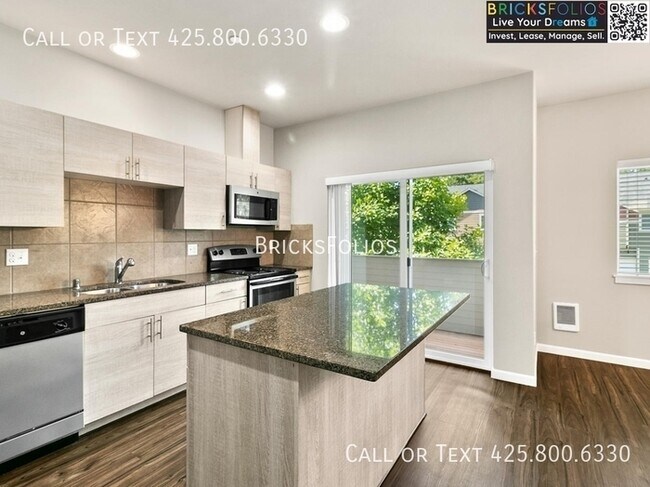 Building Photo - Discover Your Dream Townhome in Olympia - ...
