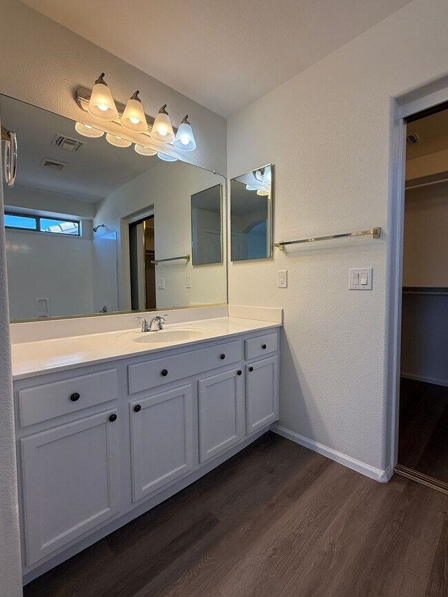 Building Photo - Johnson Ranch: 4 bedrooms, 2.5 bathrooms, ...
