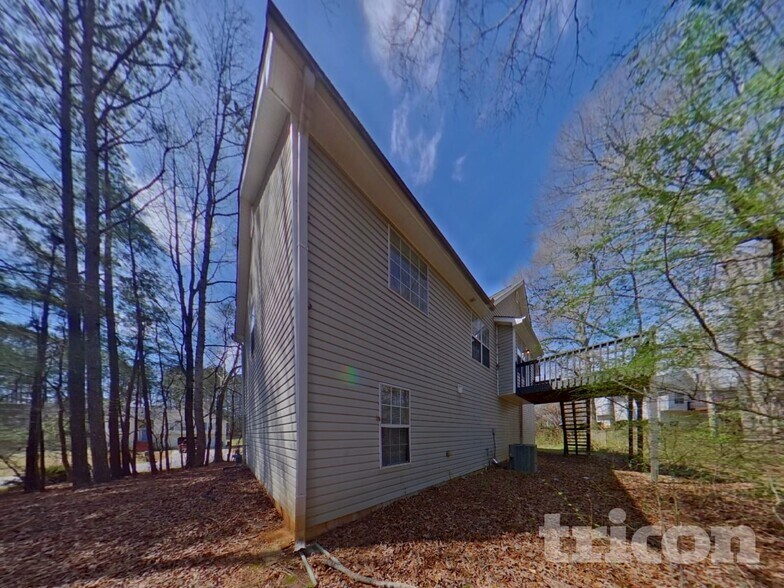 Building Photo - 165 Bridge Landing