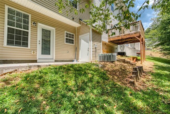 Building Photo - 102 Timber Ridge Dr