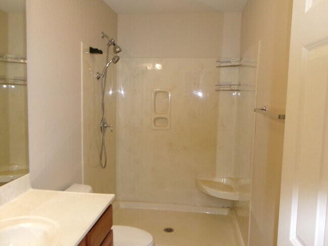 Building Photo - 4 bedroom, 3 bath home in Surfside Beach Club
