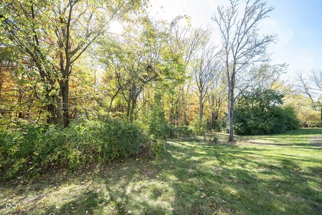 Building Photo - 9009 Mercer Dr