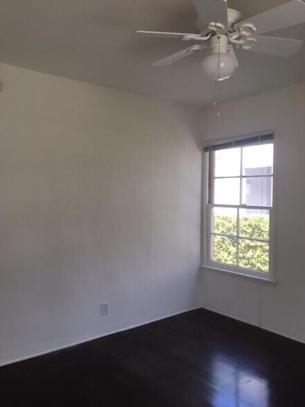 Building Photo - 609 Kelton Ave