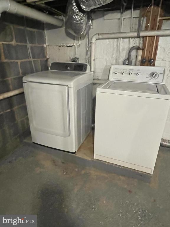 Building Photo - 58 W Green St