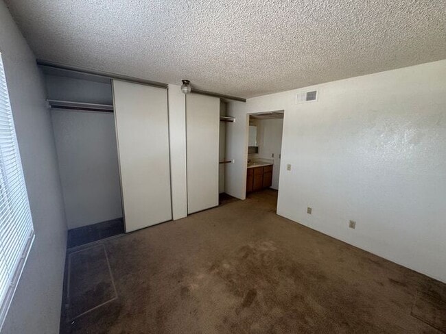 Primary Photo - 1 Bedroom Central location with AC!!