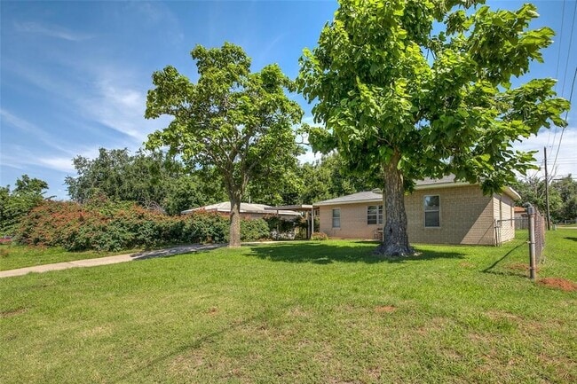 Building Photo - 745 SE 42nd St