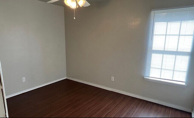 Building Photo - Remodeled 4 bedroom, 2 bath - Moore Schools
