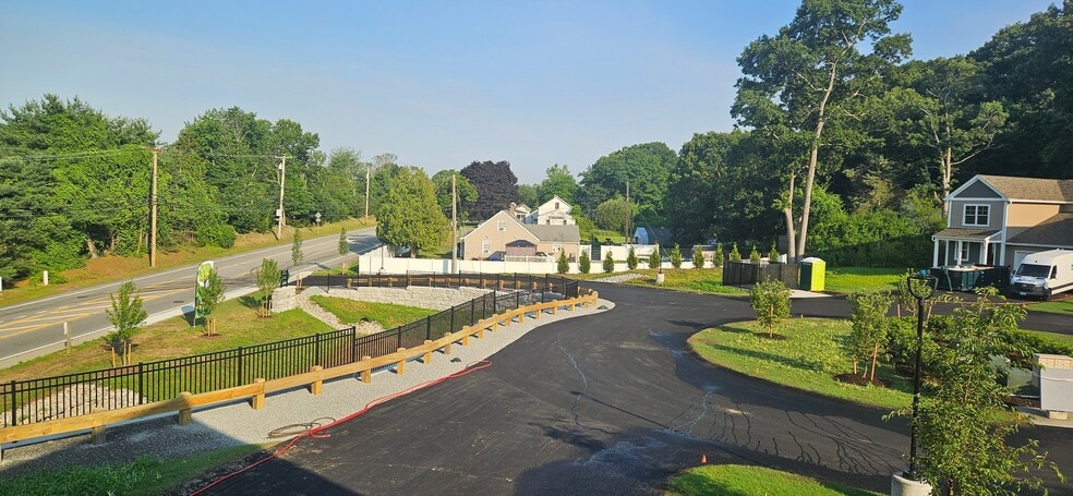 Building Photo - 719 Putnam Pike