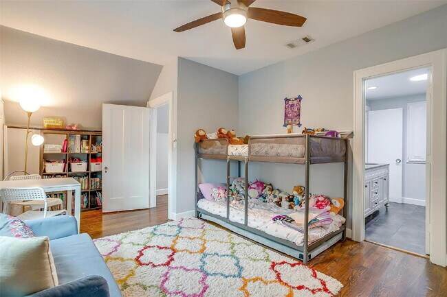 Building Photo - Charming 4 Bed, 2 Bath in Historic Berkele...
