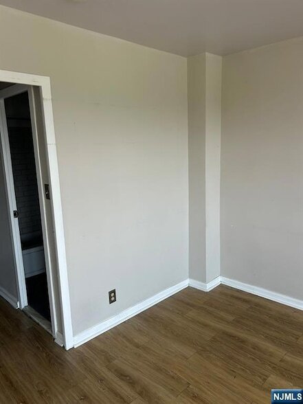 Building Photo - 285 Aycrigg Ave