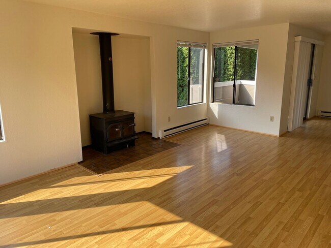 Building Photo - Stone Court Duplex