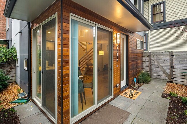 Building Photo - 1106 12th Ave