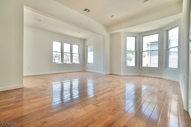 Building Photo - 264 Greylock Pkwy