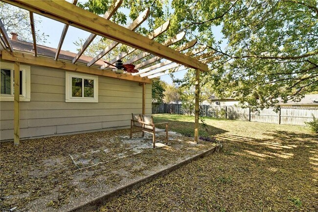Building Photo - 5804 Cedardale Dr