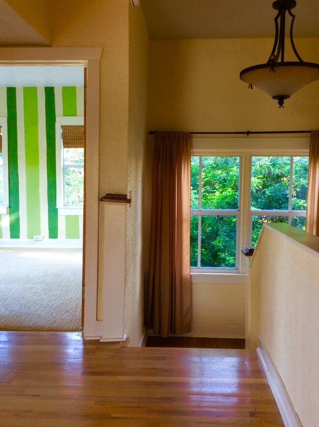 Building Photo - 382 Ellamar Rd