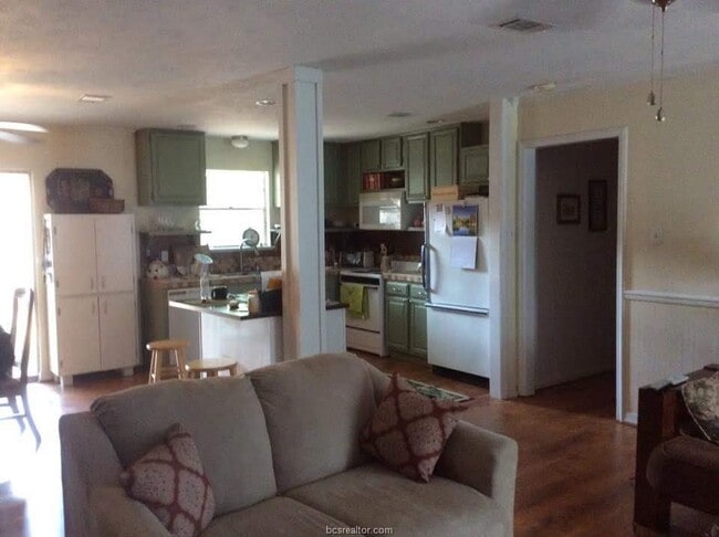 Building Photo - 4110 Willow Oak St