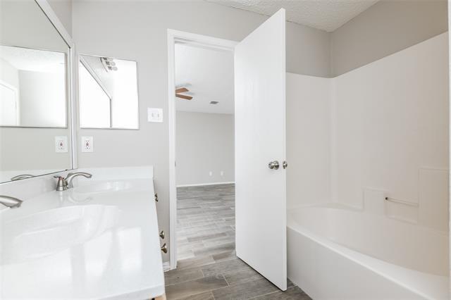 Building Photo - 6051 Guilia Dr