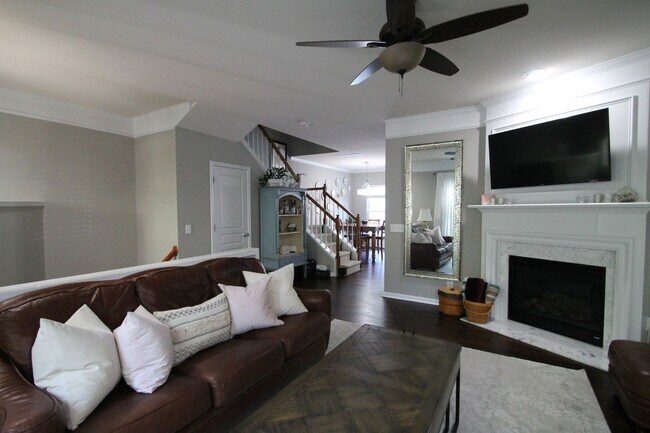 Building Photo - Exclusively Offered by Muse Realty Rentals...
