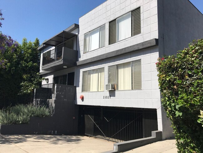 Interior Photo - 1017 N Spaulding Ave