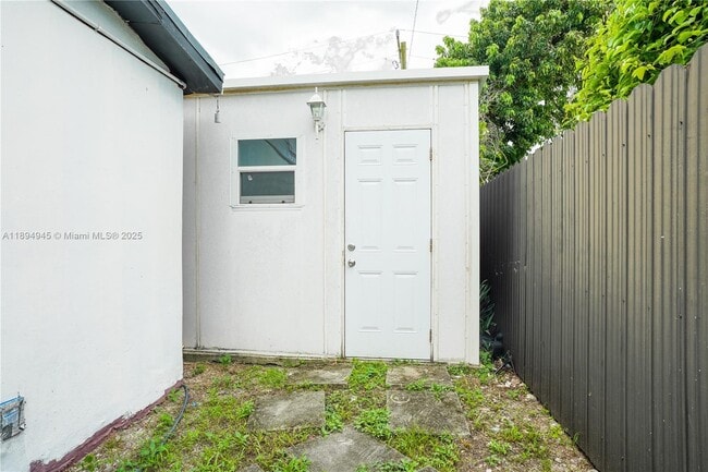 Building Photo - 840 NW 170th Terrace
