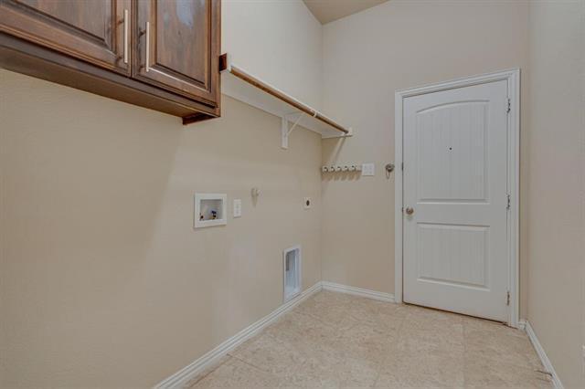 Building Photo - 2812 Frontier Dr