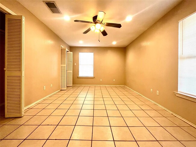 Building Photo - 304 Montopolis Dr