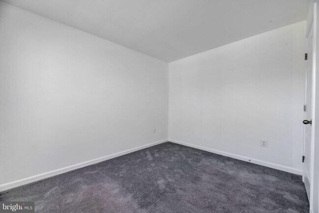 Building Photo - 8008 Hubble Dr