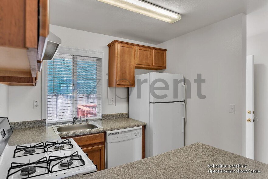 Building Photo - 325 Vaqueros Ave