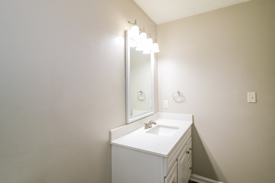 Building Photo - 7943 Taylor Cir