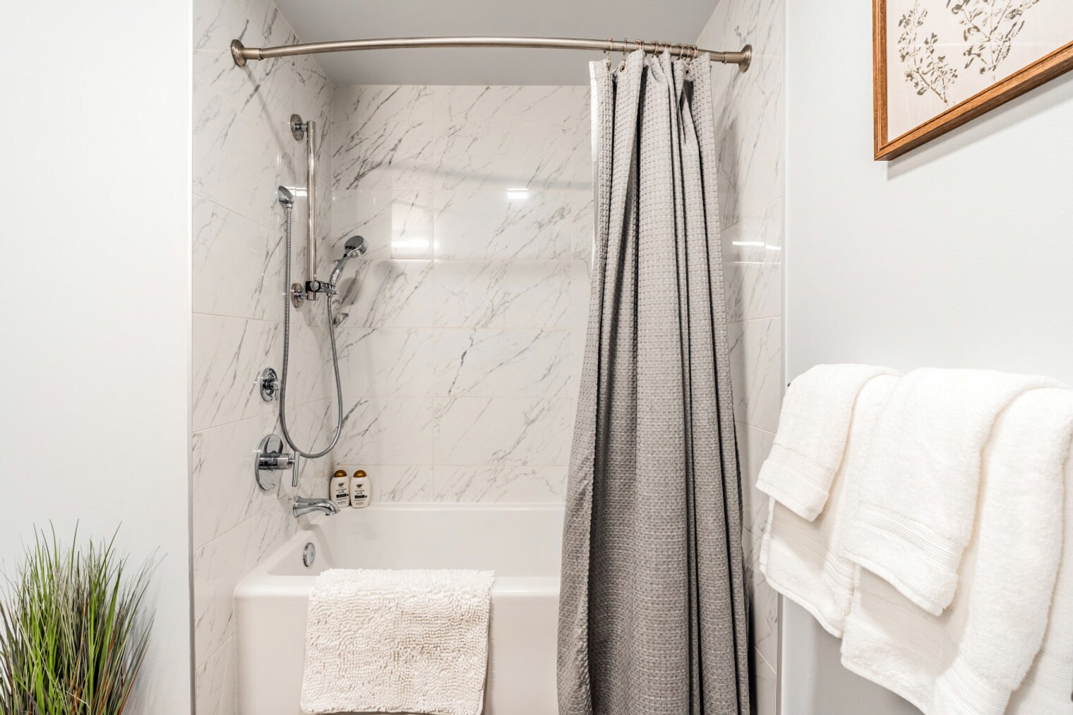 Building Photo - 320 Queen Anne Ave N