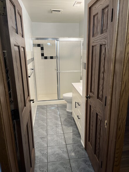 view from hallway into 2nd bath - 1300 G St