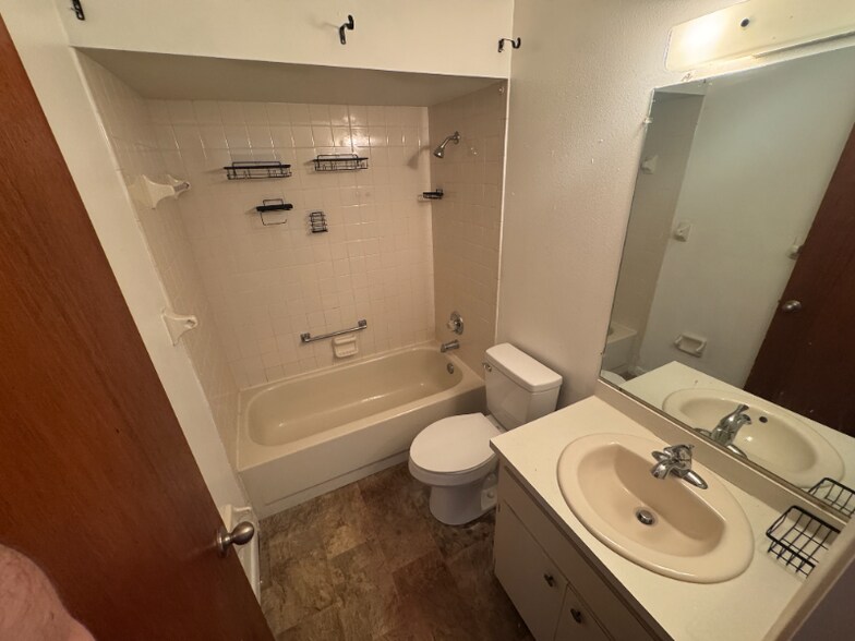 Building Photo - 21520 Campbell Dr