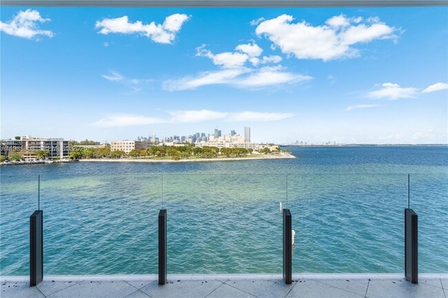 Building Photo - 5 Grove Isle Dr