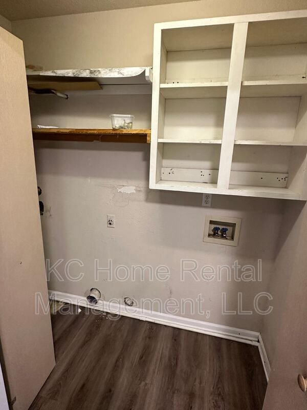 Building Photo - 2128 Highridge Dr