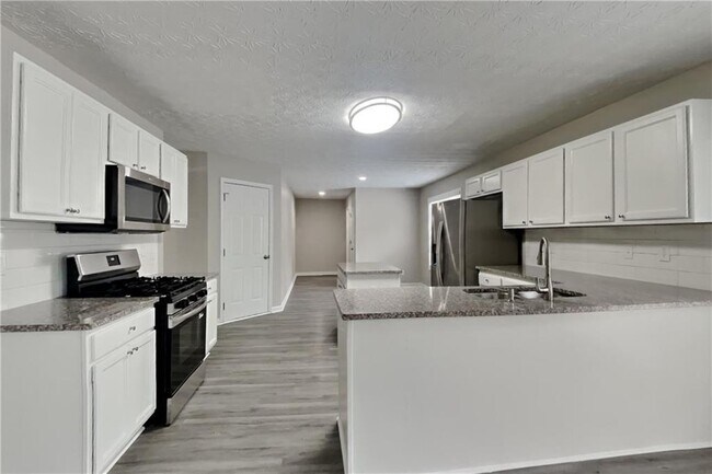 Building Photo - 1294 Log Cabin Ln SE