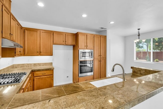 Building Photo - 1067 Princess Kyra Pl