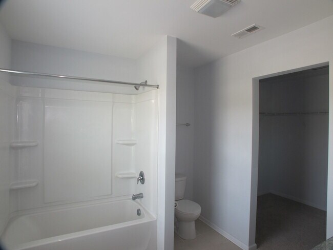 Building Photo - Move-In ready, 4 bedroom, 2.5 bath home lo...