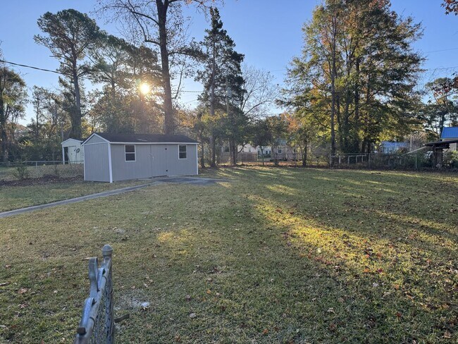 Building Photo - 117 Kenneth Blvd