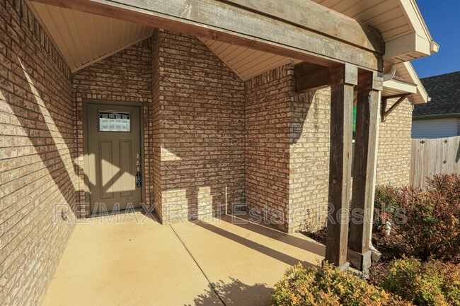 Building Photo - 2101 E Endura Pk Dr