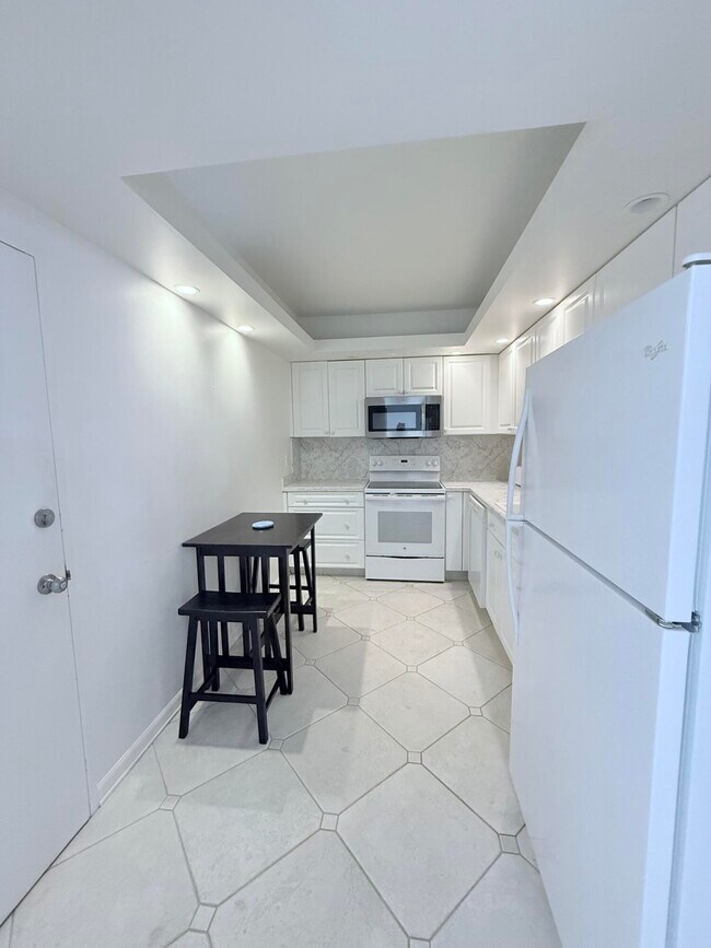 Building Photo - 2851 S Ocean Blvd