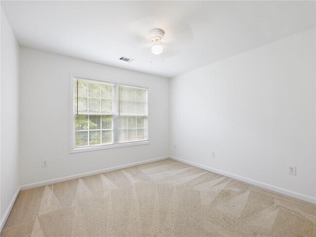 Building Photo - 3926 Walnut Grove Way